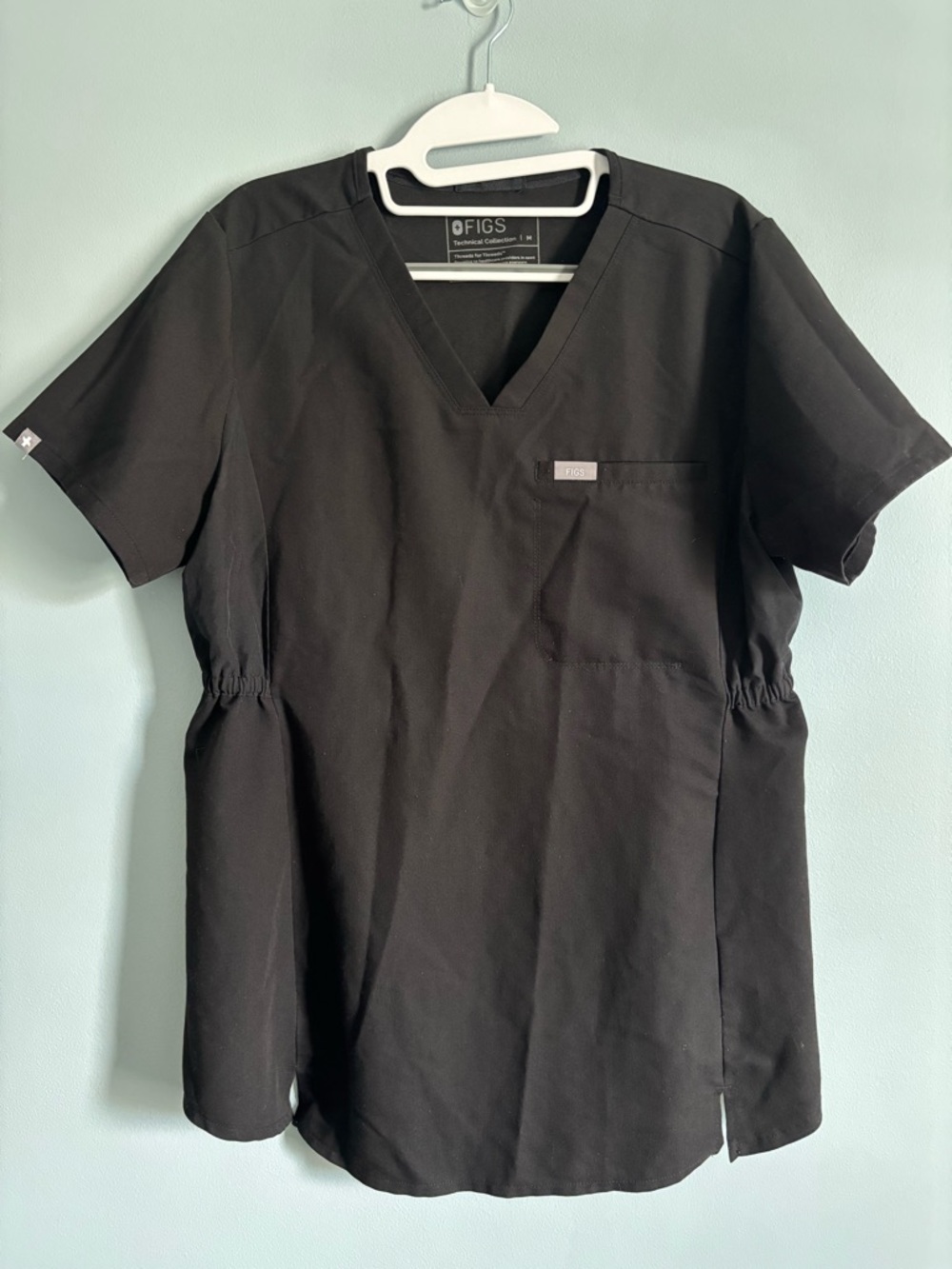 2 Figs V-Neck Women’s Scrub Tops — Black & Slate